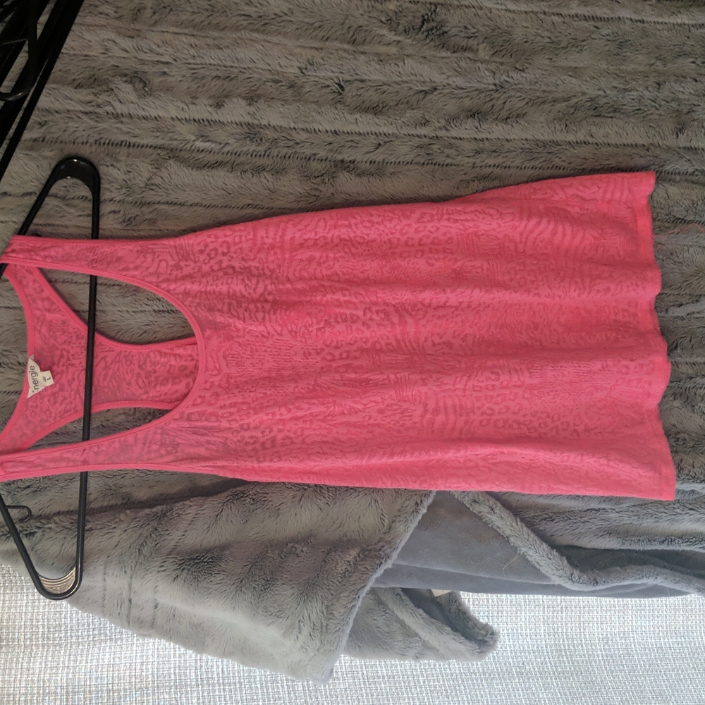 Translucent tank top with leopard print